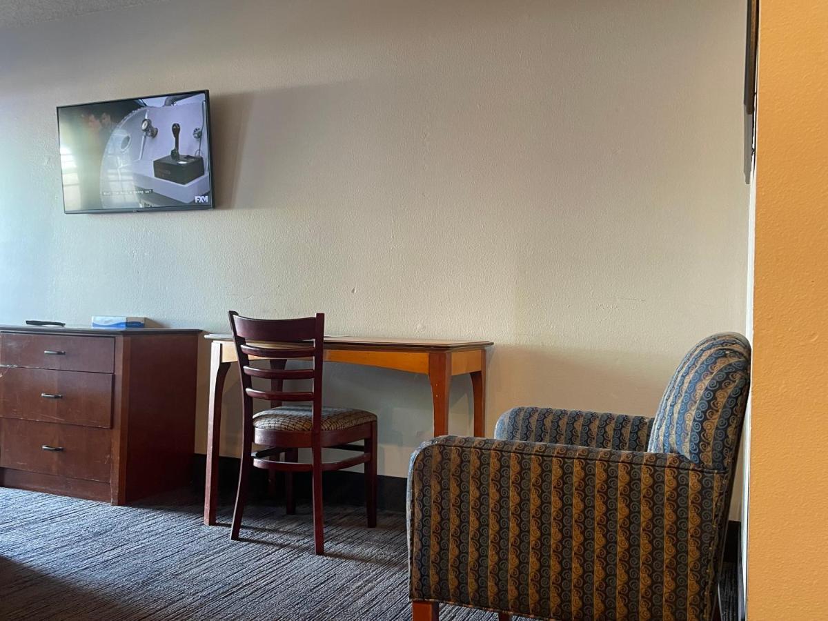 Skyway Inn - ซีแทค ภายนอก รูปภาพ